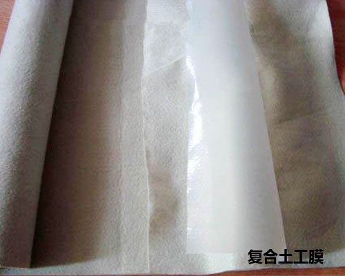 複合(he)土工膜(mó)